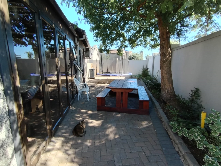 3 Bedroom Property for Sale in Jakarandas Western Cape